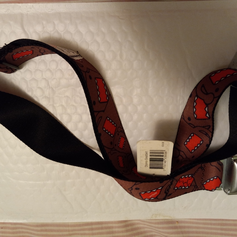 NWT adjustable "Domo" buckle belt